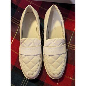 Marc Fisher Womens Quilted White Loafers 8M With Stacked Heel & Lug Sole
